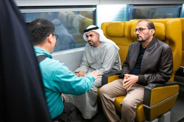 ذياب بن محمد يتفقد على هامش زيارته للصين قطار شنغهاي “ماجليف” أسرع قطار في التشغيل التجاري