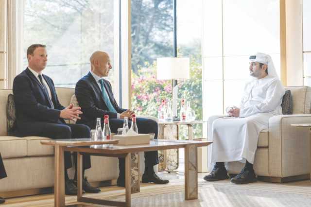 مكتوم بن محمد يلتقي الرئيس التنفيذي لجمعية “سويفت” العالمية