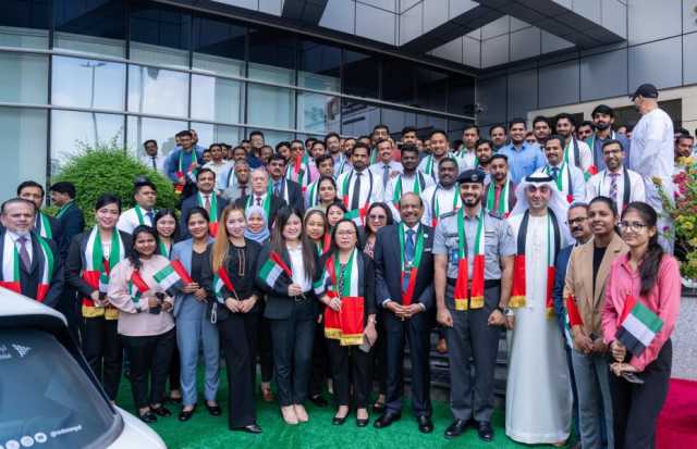 مجموعة اللولو بأبوظبي تحتفل بيوم العلم في المقر الرئيسي