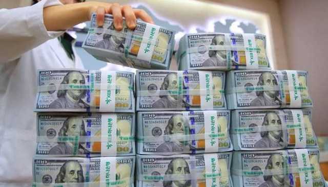 الدولار يواصل التحليق عالياً في أسواق بغداد وكوردستان