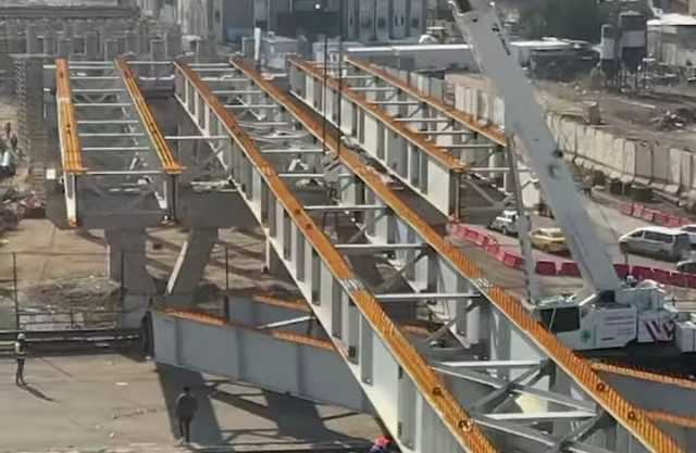 تثبيت الروافد الحديدية لمجسر قرطبة الحزمة الاولى .. ويستمر الانجاز