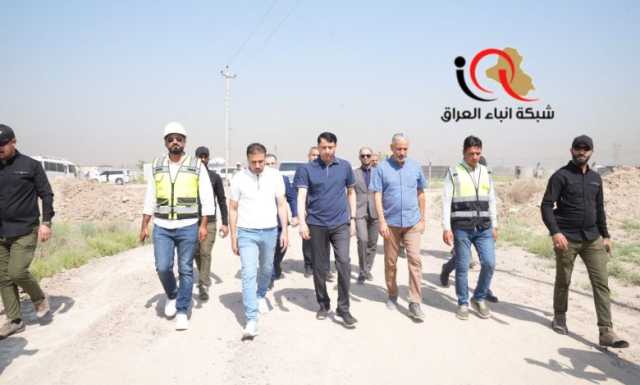 الأمين العام لمجلس الوزراء د. حميد الغزي والمسؤول العام لسرايا السلام الحاج أبو مصطفى الحميداوي يتفقدان مشروع مجمع السلام السكني 1 الذي سيتم تخصيصه لذوي شهداء المؤسسة العسكرية.
