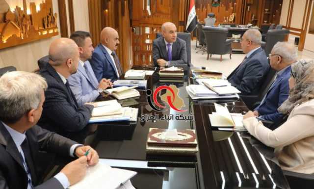 وزير الإعمار يعقد اجتماعاً مع قطاع الشركات التنفيذية التابعة للوزارة