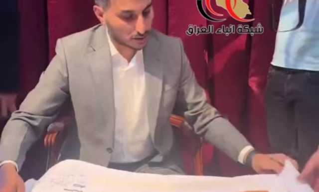 لحظة التوقيع والمصادقة على أراضي منتسبي شركة التوزيع المنتجات النفطية ـــ فرع النجف من قبل محافظ النجف الأشرف