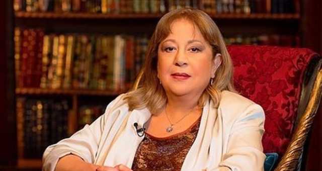 بعد إصابتها بالاختناق في حريق شقتها.. شقيق سمية الألفي يكشف تطورات حالتها الصحية