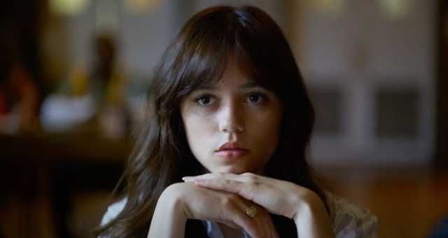 علاقة جنسية بين أستاذ وطالبته في فيلم Miller’s Girl تثير اشمئزاز المشاهدين