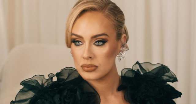 جمهورها غير مسرور.. أديل تؤجّل عروضها بسبب المرض