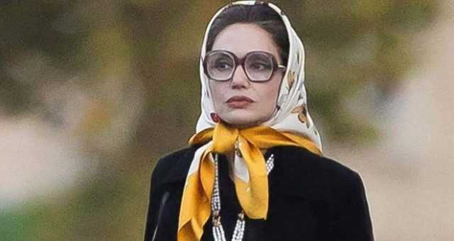 بدت كأنها متنكرة.. أنجلينا جولي بإطلالة غريبة في شوارع باريس