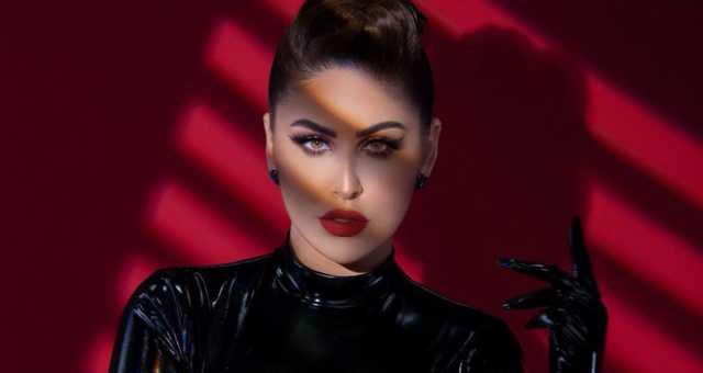 مي سليم تؤدي مناسك العمرة.. و”روج أسود” قريباً
