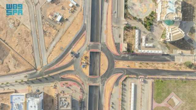 صور.. إنجاز 90% من مشروع جسر ونفق طريق الملك خالد بسكاكا
