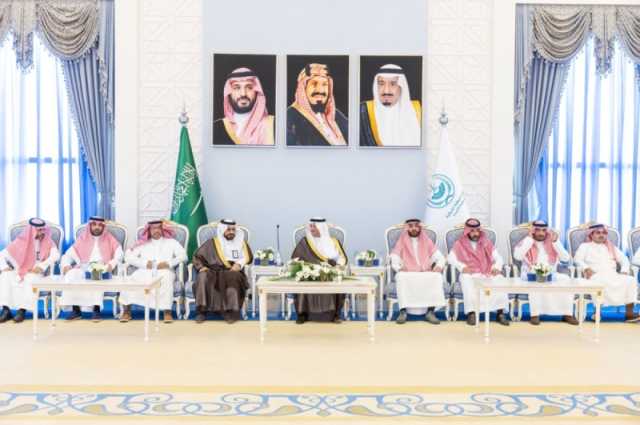 الأمير سعود بن طلال يحث منسوبي المحافظة على الاجتهاد وبذل المزيد