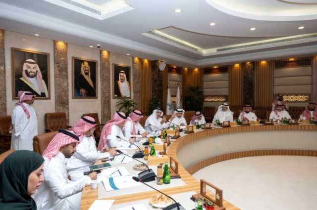 بحث تطوير مشاريع البنية التحتية وتحسين الخدمات البلدية في 'الشرقية'