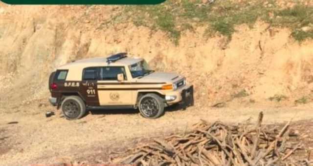 ضبط مخالفًا لنظام البيئة لتلويثه البيئة بحرق مخلفات صناعية في محافظة جدة