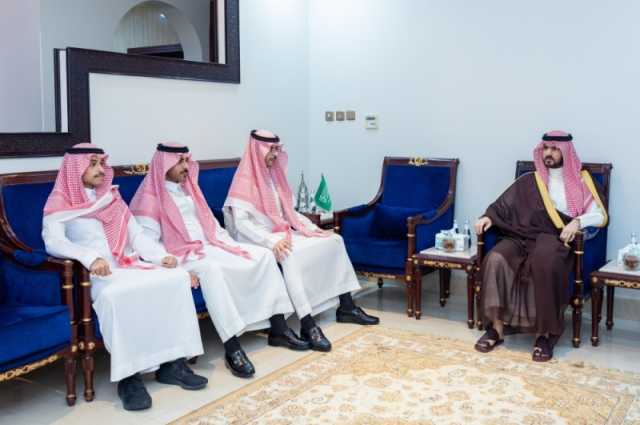 نائب أمير الشرقية‬⁩ يقدم واجب العزاء لأسرة 'العسكر'