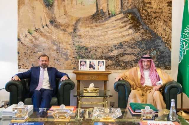 'الخريجي' يبحث التطورات في الخرطوم مع المبعوث الأمريكي للسودان