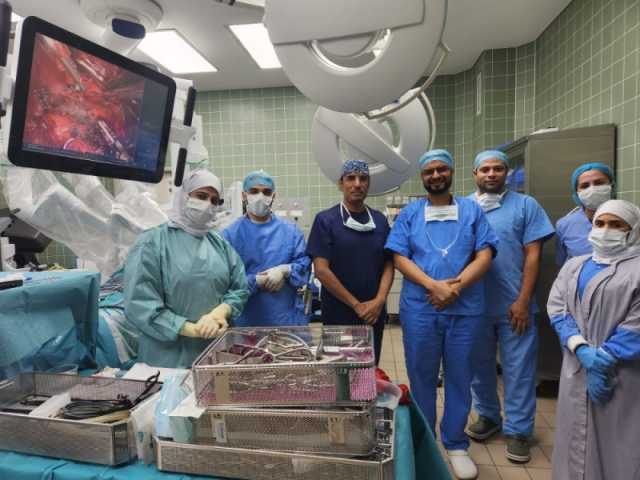 الأولى من نوعها.. فريق طبي سعودي يستأصل الغدة الدرقية بالروبوت الجراحي