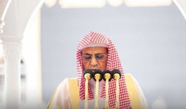 إمام الحرم يحذر من سوء استخدام وسائل التواصل الاجتماعي