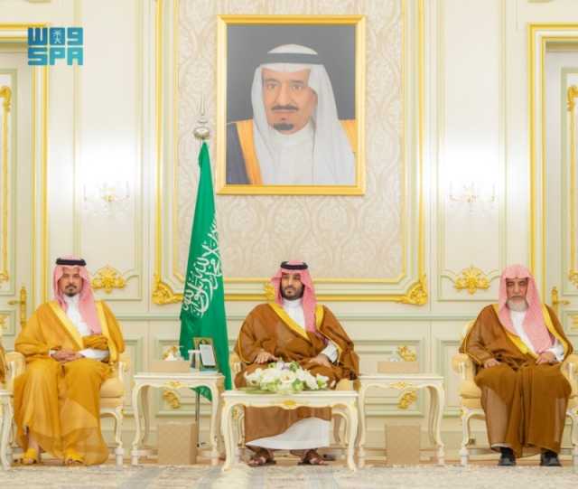 المدينة المنورة.. ولي العهد يستقبل العلماء وجمع من المواطنين قدموا للسلام عليه