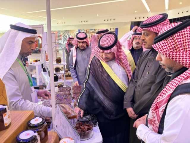 صور.. 21 نحالًا ومنتج تمر يشاركون في فعالية 'العسل والتمر' بالخفجي