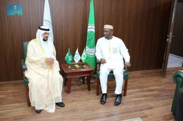 الزيد يشيد بجهود مجمع الفقه الإسلامي في نشر المنهج الوسطي