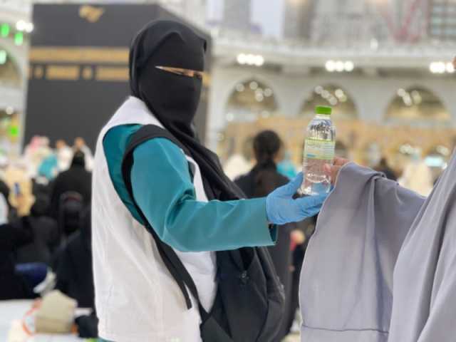 كفاءات نسائية تقدم الخدمات الميدانية لقاصدات المسجد الحرام