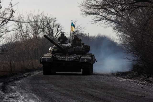 وزير الدفاع الألماني يعد بزيادة شحنات الأسلحة لأوكرانيا