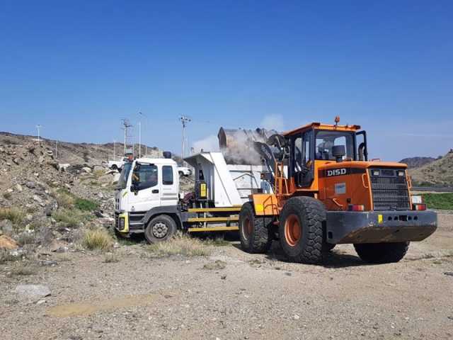 صور.. نقل 70 ألف طن نفايات من أحياء الطائف إلى الطمر الصحي