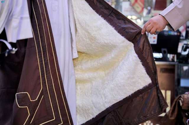 شتاء المملكة.. ارتفاع مبيعات المشالح والفرو في سكاكا