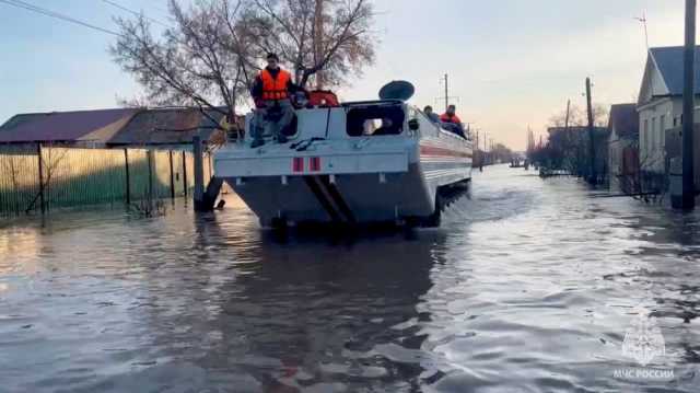 الفيضانات تجتاح اكثر من 10 آلاف منزل في الأورال وفولغا وغرب سيبيريا
