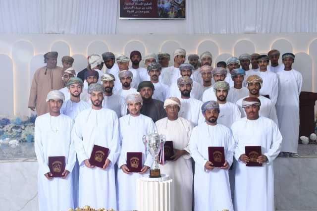 فريق مخيليف بصحم يكرم أبطال الإنجازات
