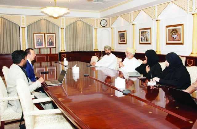 جامعتا السلطان قابوس والإمارات تناقشان عددا من الموضوعات المشتركة