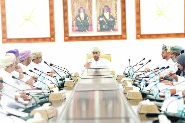 استعراض مقترحات عدد من المشروعات الخدمية بجنوب الباطنة