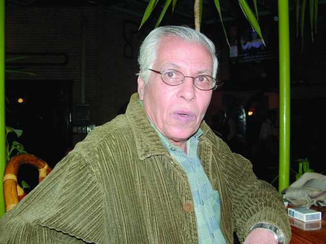 محمد البساطي.. فلاح في ملابس أفندي!