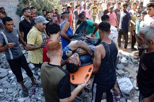 عشرات الشهداء في غارات عنيفة على غزة والاحتلال يفرج عن أسرى بحالة صحية سيئة