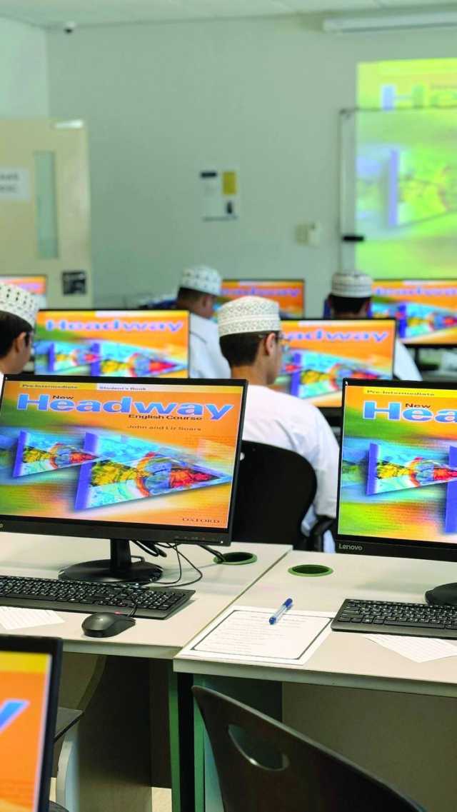 أكاديمية جامعة ظفار الصيفية يعزز مهارات الطلبة وإبداعاتهم