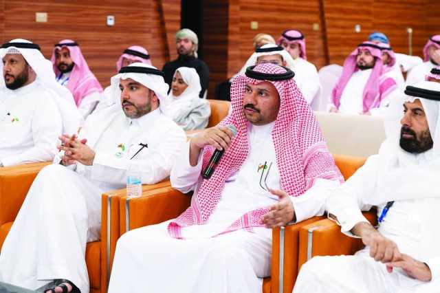 وفد من غرفة الرياض يطّلع على الفرص الاستثمارية في مدينتي سمائل وعبري الصناعيتين