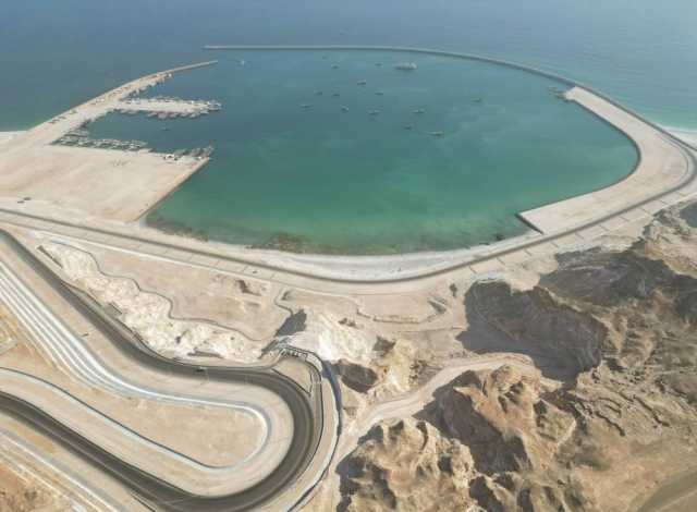 المنطقة الاقتصادية بالدقم تفتتح ميناء الصيد ومحطة خدمات الشحن والجمارك والطرق الرئيسية بالميناء