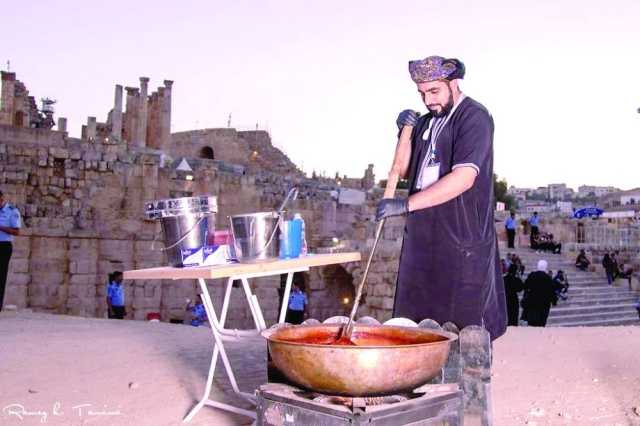 سعيد السعيدي يستغل مهاراته بتأسيس مشروعين في صناعة الحلوى العمانية والعطور