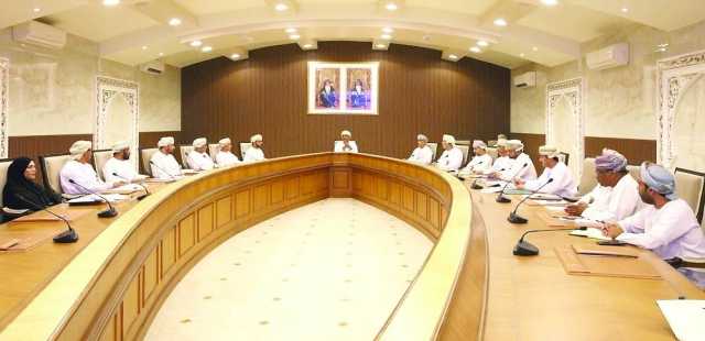مناقشة مشروعات الإنارة والإسكان بالظاهرة