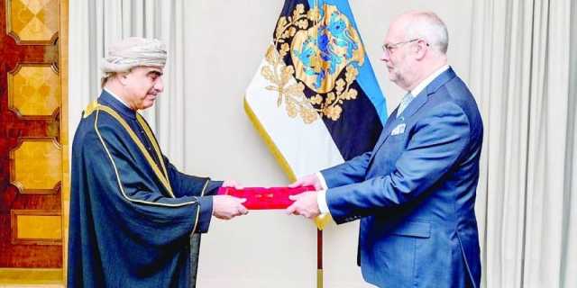 سفير سلطنة عمان لدى إستونيا يقدم أوراق اعتماده