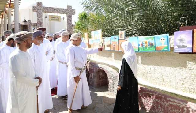 أكثر من 300 عمل فني يجسد إبداع الطلبة في معرض واحة فن 2 بالبريمي