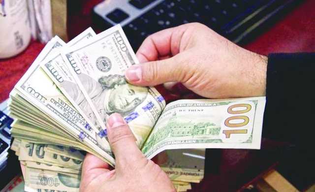 تراجع الدولار عن مكاسبه مع التركيز على المحادثات التجارية