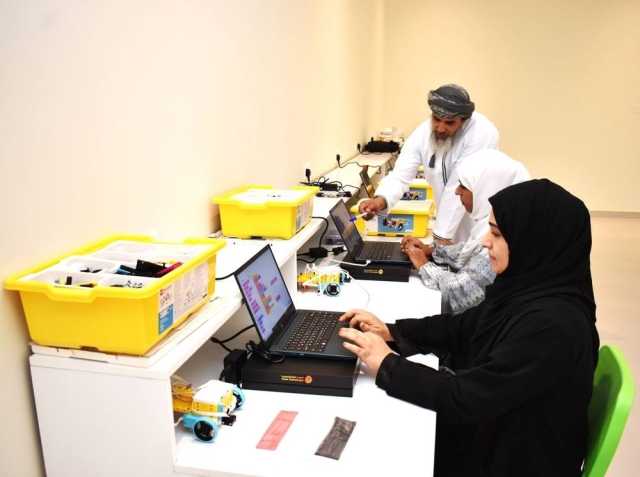 تشغيل نادي الابتكار بمركز رعاية الطفولة وبيوت الشباب