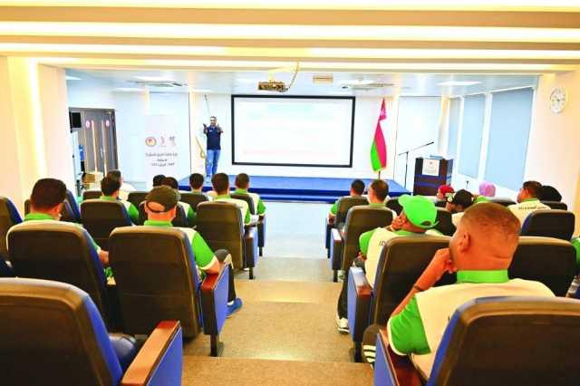 محاضرات نظرية وتطبيقات عملية في دورة مدربي كرة اليد