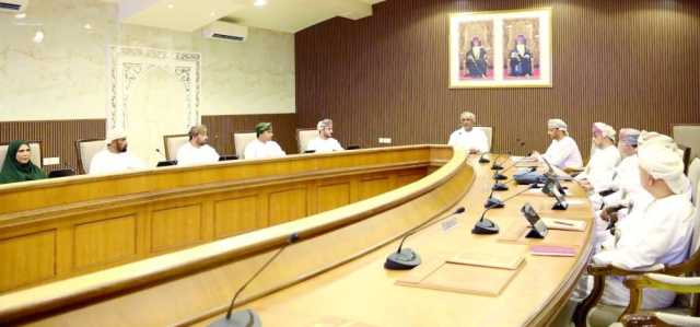 مناقشة تطوير واجهات الأحياء التجارية بالظاهرة
