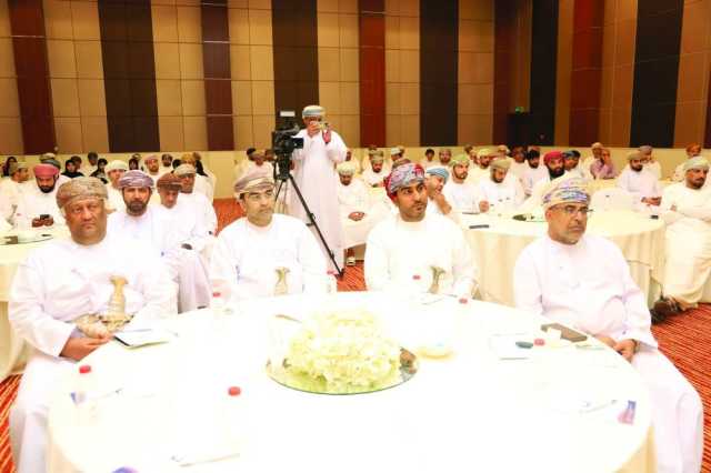 مناقشة فرص وتحديات السوق العقاري بشمال الباطنة