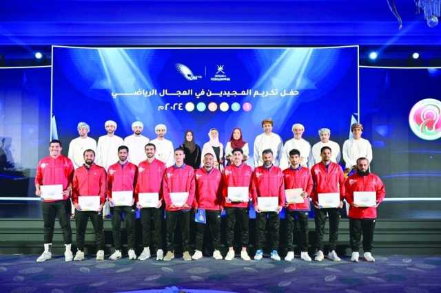 الرياضيون يعبرون عن سعادتهم ويستعرضون بطولاتهم العابرة للحدود