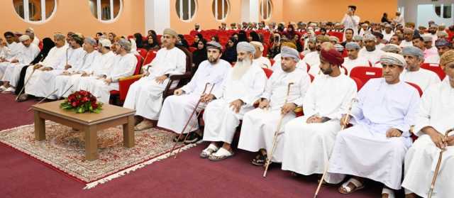 تكريم الطلبة المجيدين بمدرسة الخوض للتعليم الأساسي (9-12)