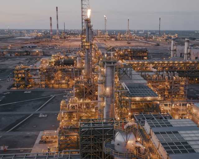 النفط ينخفض 2% مع اتجاه أوبك بلس لزيادة الإنتاج