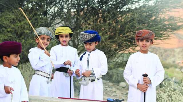 الأزياء العُمانية بين المحافظات.. تنوع يحكي قصة المكان
